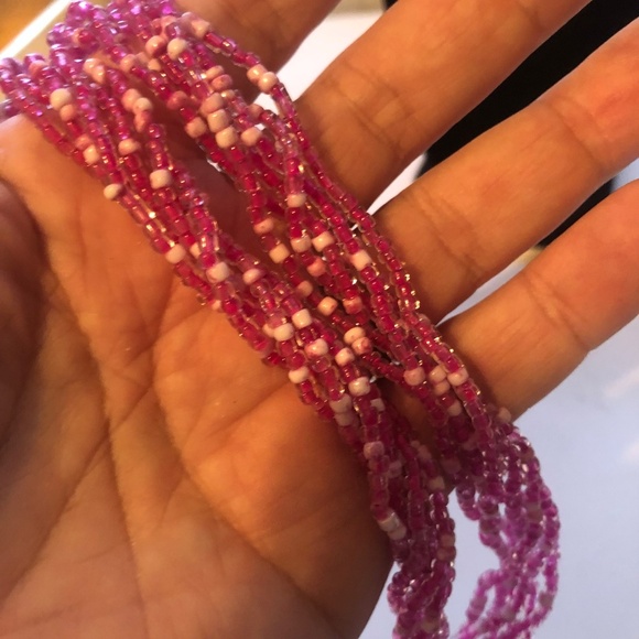 Vintage twisted bead necklace. Pink and white bead strand necklace- preowned - Picture 6 of 6